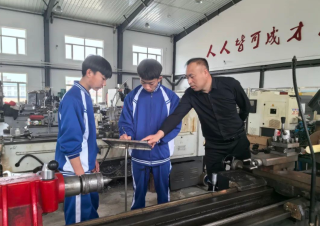 劳动教育课程体系加强学生动手能力实践能力和创新能力的培养 劳动教育课程体系加强学生动手能力实践能力和创新能力的培养