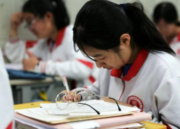 双减要有效减轻义务教育阶段学生过重作业和校外训练 双减要有效减轻义务教育阶段学生过重作业和校外训练