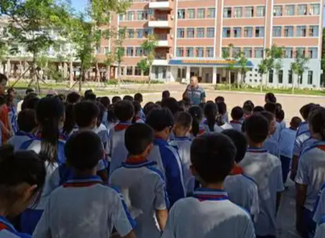 教育结构也让更多家庭对孩子的长时间求学途径有了新的等待